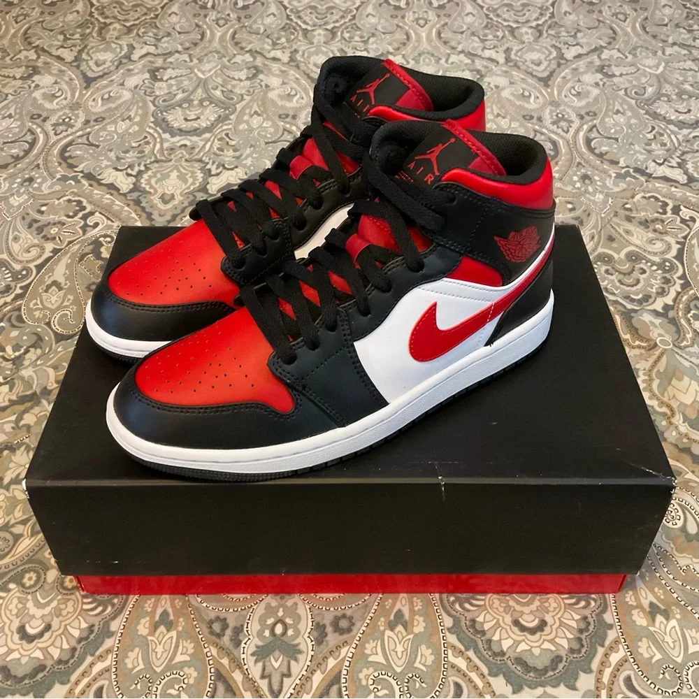 New Air Jordan 1 MID Bred Toe 554724-079 Mens Sz 8.5